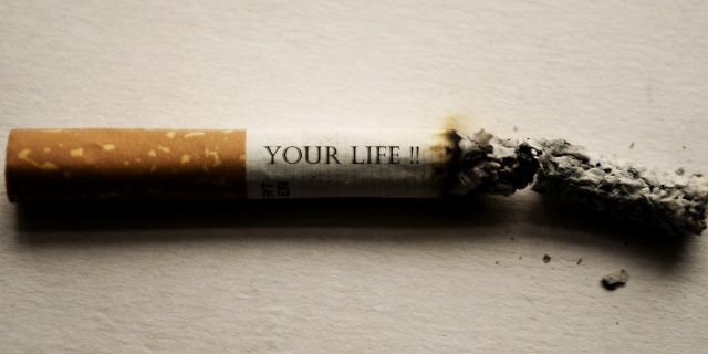 Фото. Курение отнимает жизнь