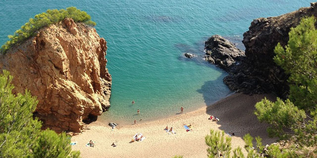 Нудистский пляж в Испании