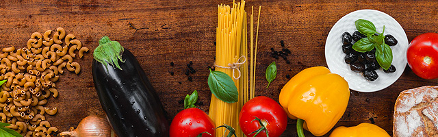 Вредны ли макароны для фигуры. Фото: макароны, овощи, базилик