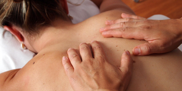 Расслабляющий массаж при болях в спине и пояснице