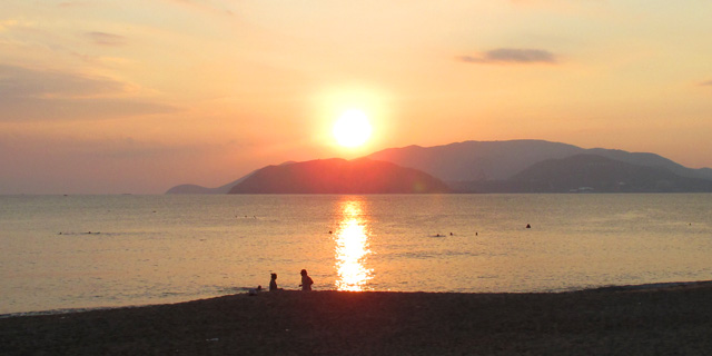 Фото: Рассвет в Нячанге - солнце, море и пляж