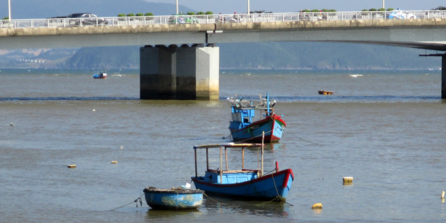 Фото: Нячанг - вид на море с улицы морепродуктов. Недалеко Чамские Башни По Нагар
