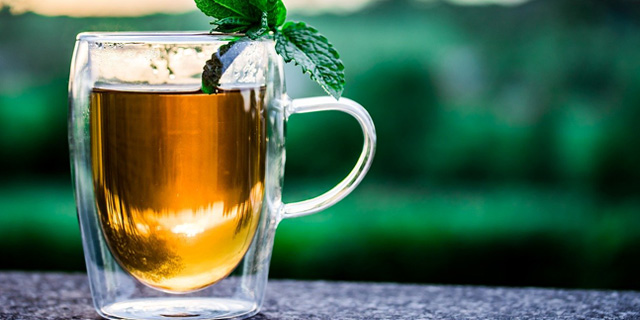 Летний чай в жару: холодный и освежающий напиток с мятой